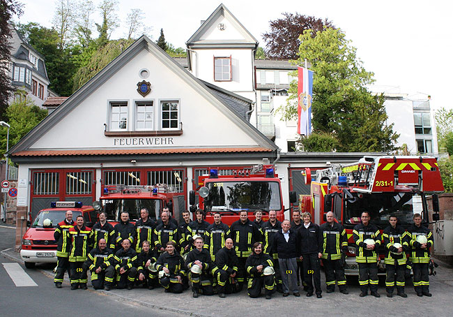 Feuerwehrgerätehaus mit der Mannschaft des 2. Zuges, 2011